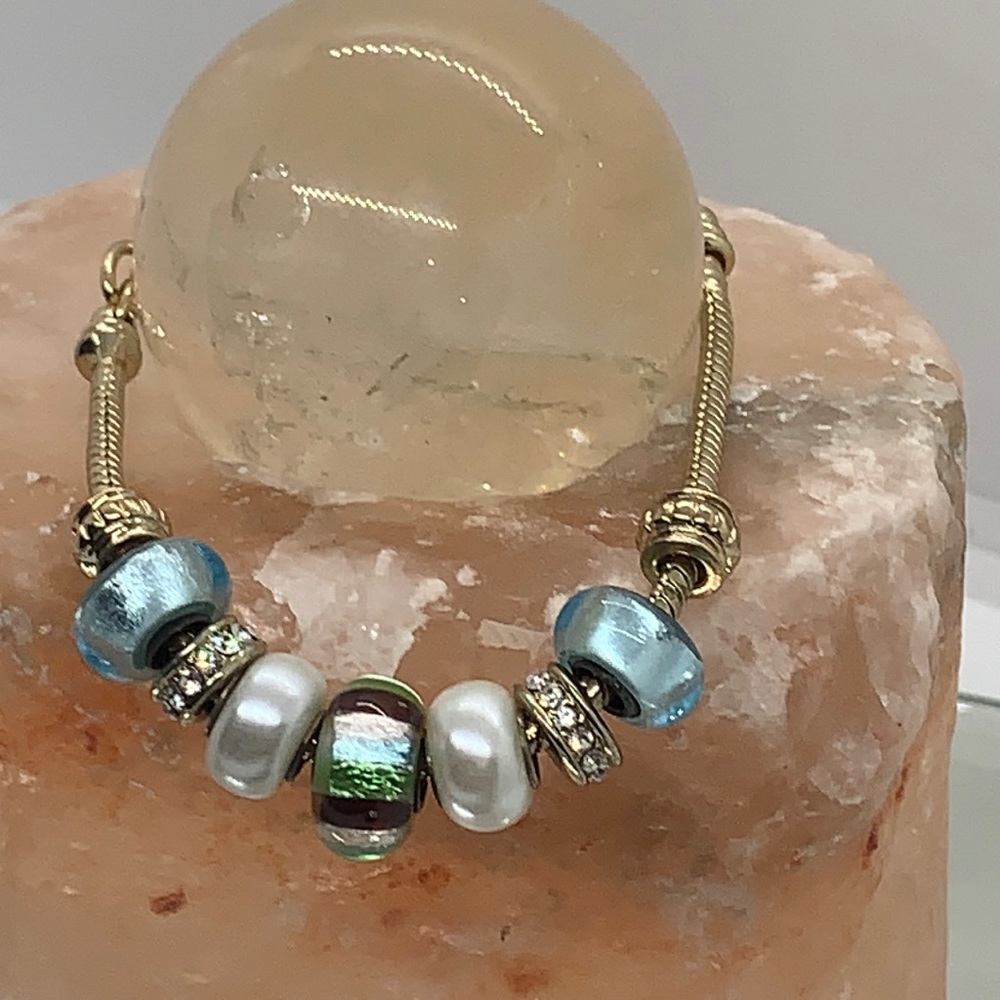 Beautiful glass beads and rhinestone bracelet